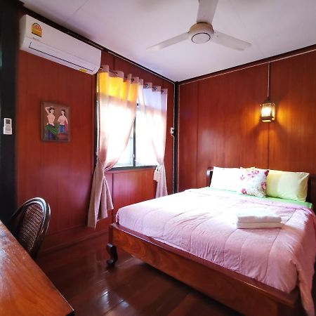 Tavee Guesthouse Bangkok Bagian luar foto