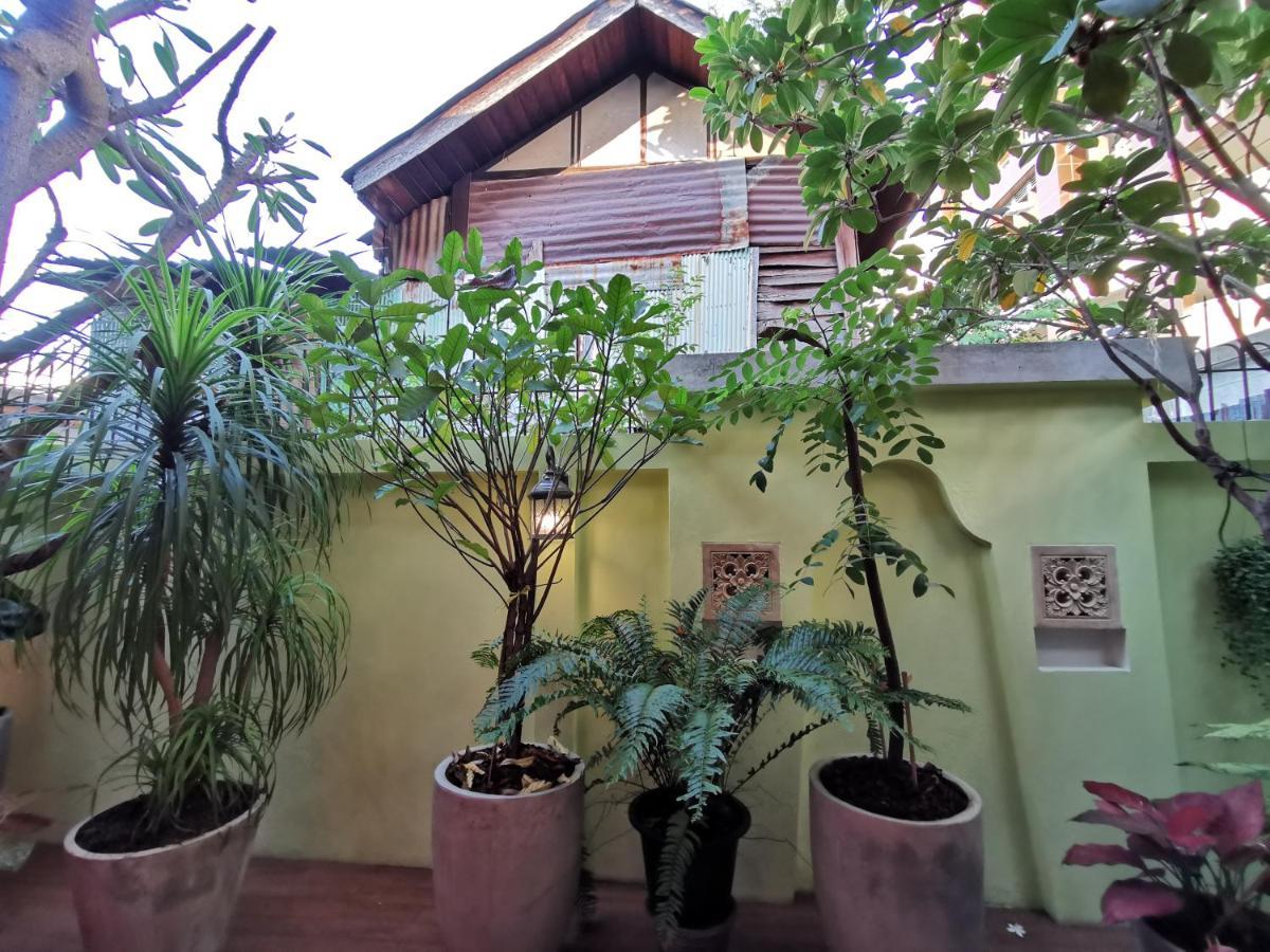 Tavee Guesthouse Bangkok Bagian luar foto