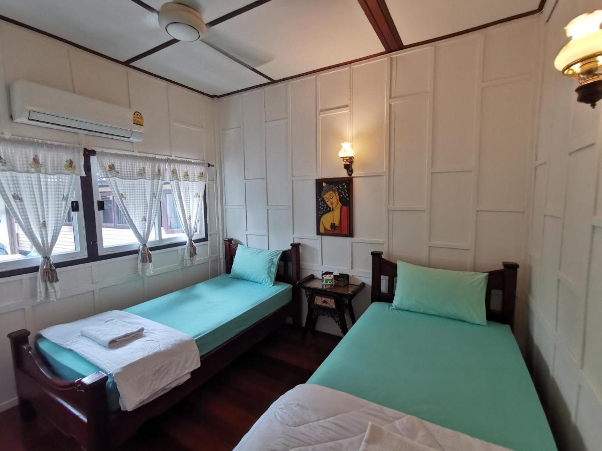 Tavee Guesthouse Bangkok Bagian luar foto