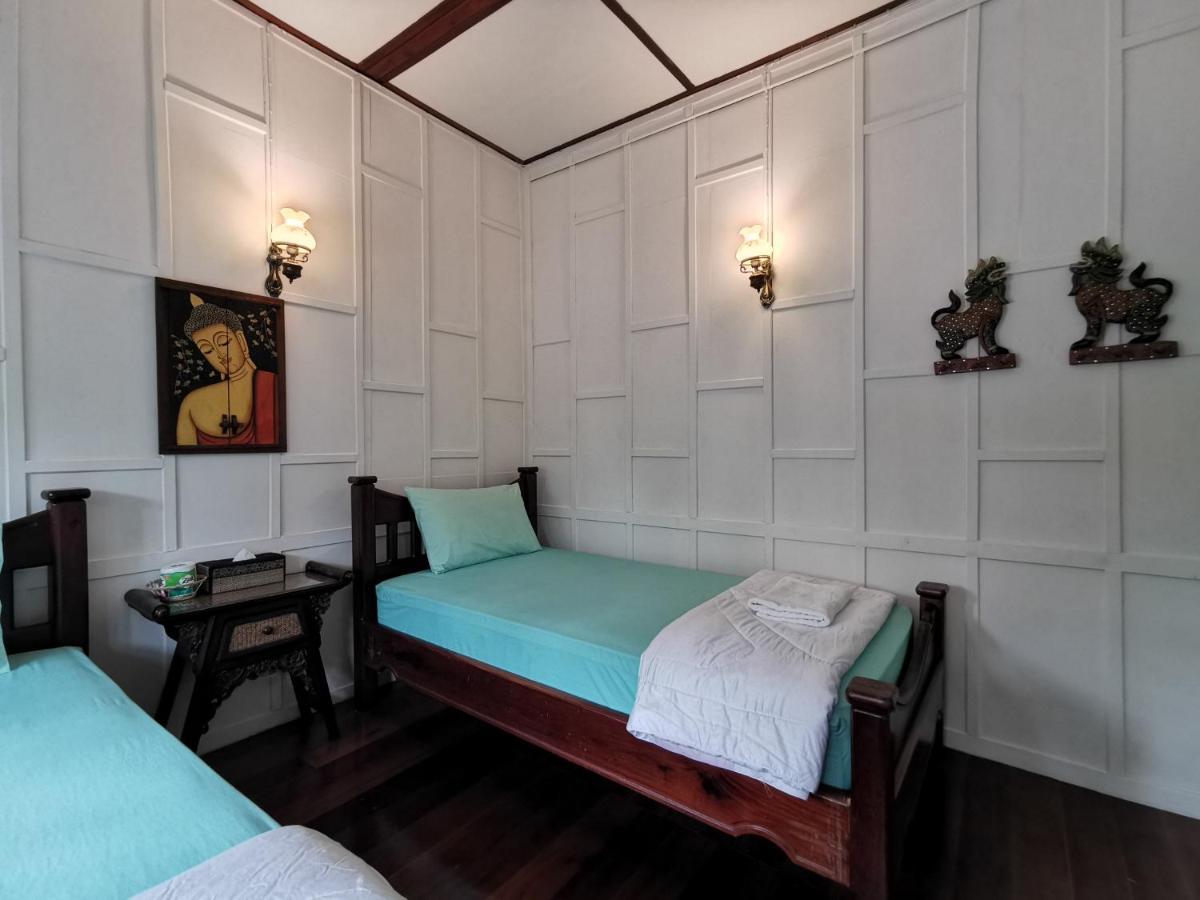 Tavee Guesthouse Bangkok Bagian luar foto