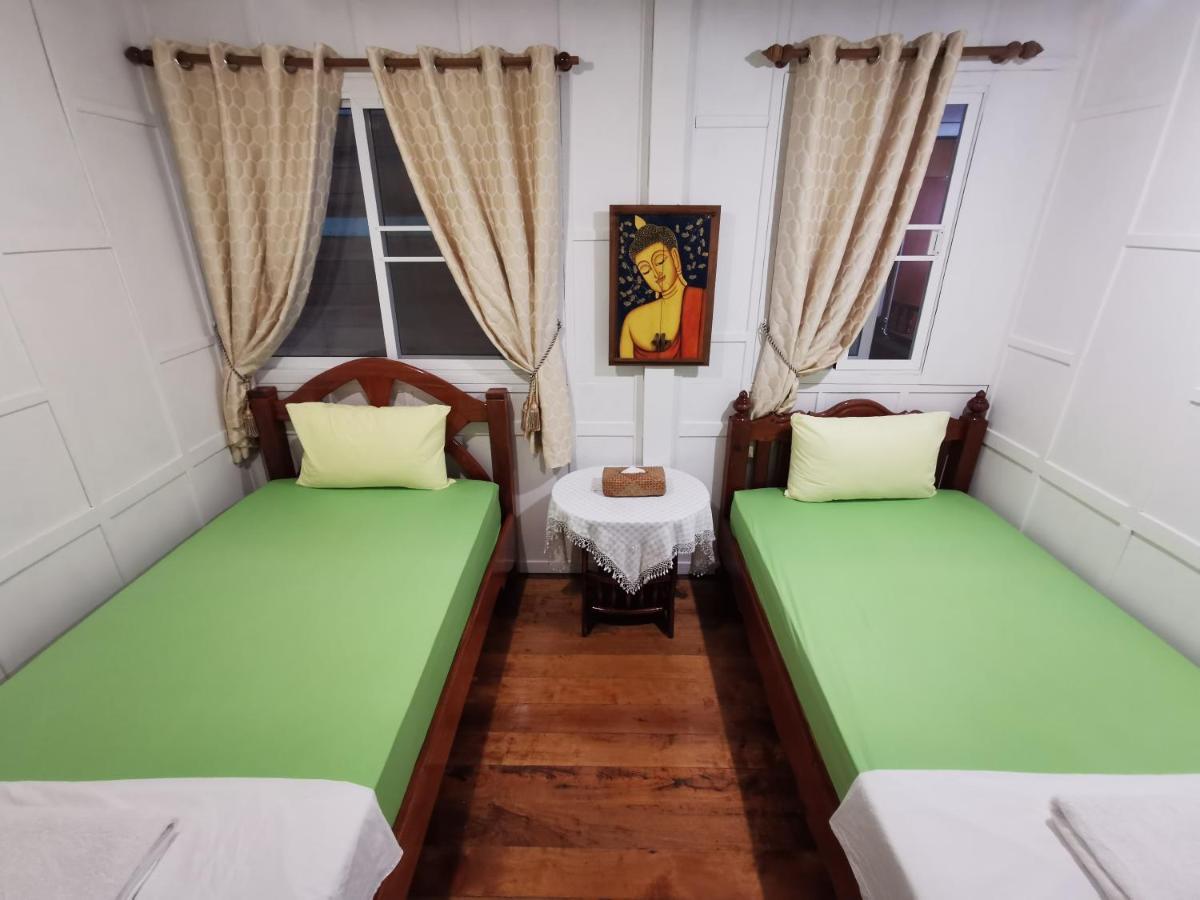 Tavee Guesthouse Bangkok Bagian luar foto