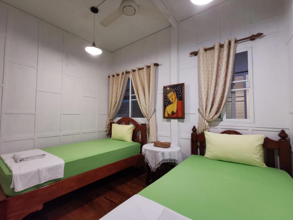 Tavee Guesthouse Bangkok Bagian luar foto